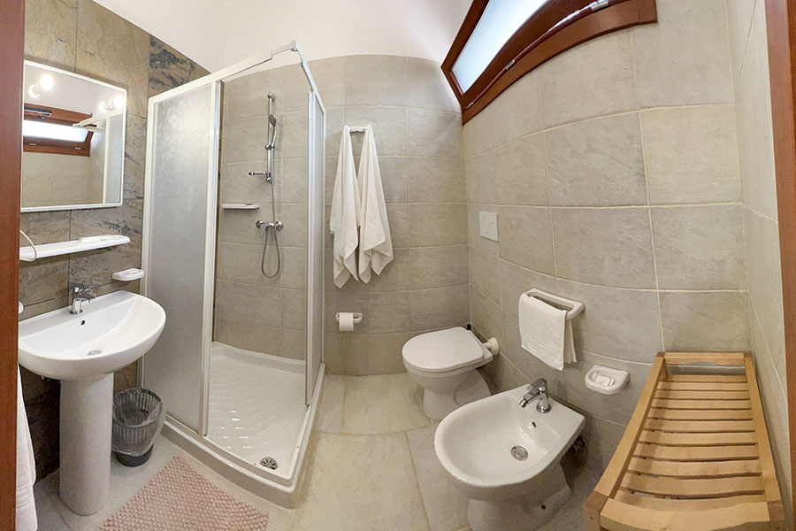 Camera doppia - bagno completo